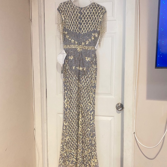 Mac Duggal HIGH NECK SLEEVELESS BEADED FRINGE FITTED GOWN Size 4 style 4908 - Picture 6 of 11